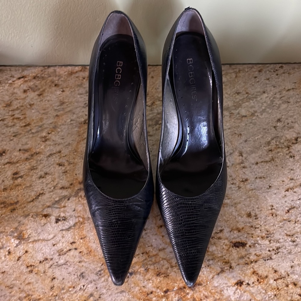 BCBGirls Size 8 Pointy Black Heels - Picture 8 of 11